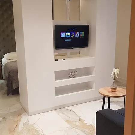 Royal Luxury Πανσιόν