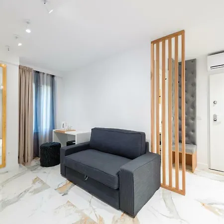 Royal Luxury Πανσιόν 4*