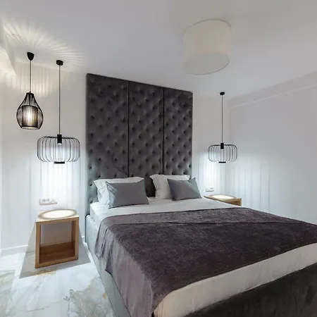 Πανσιόν Royal Luxury 4*